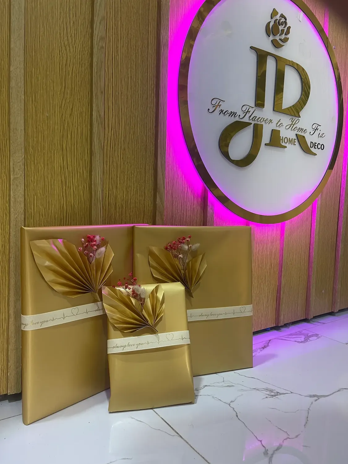 Gold wrapped gift - Ribbon boxes