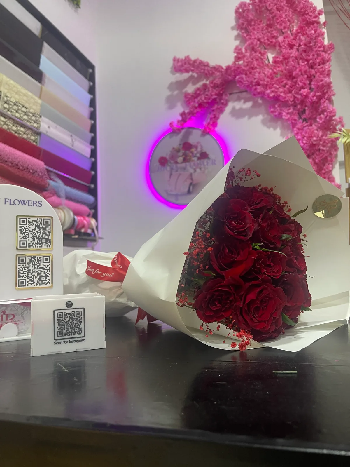 Window rose wrap - Shop display bouquet