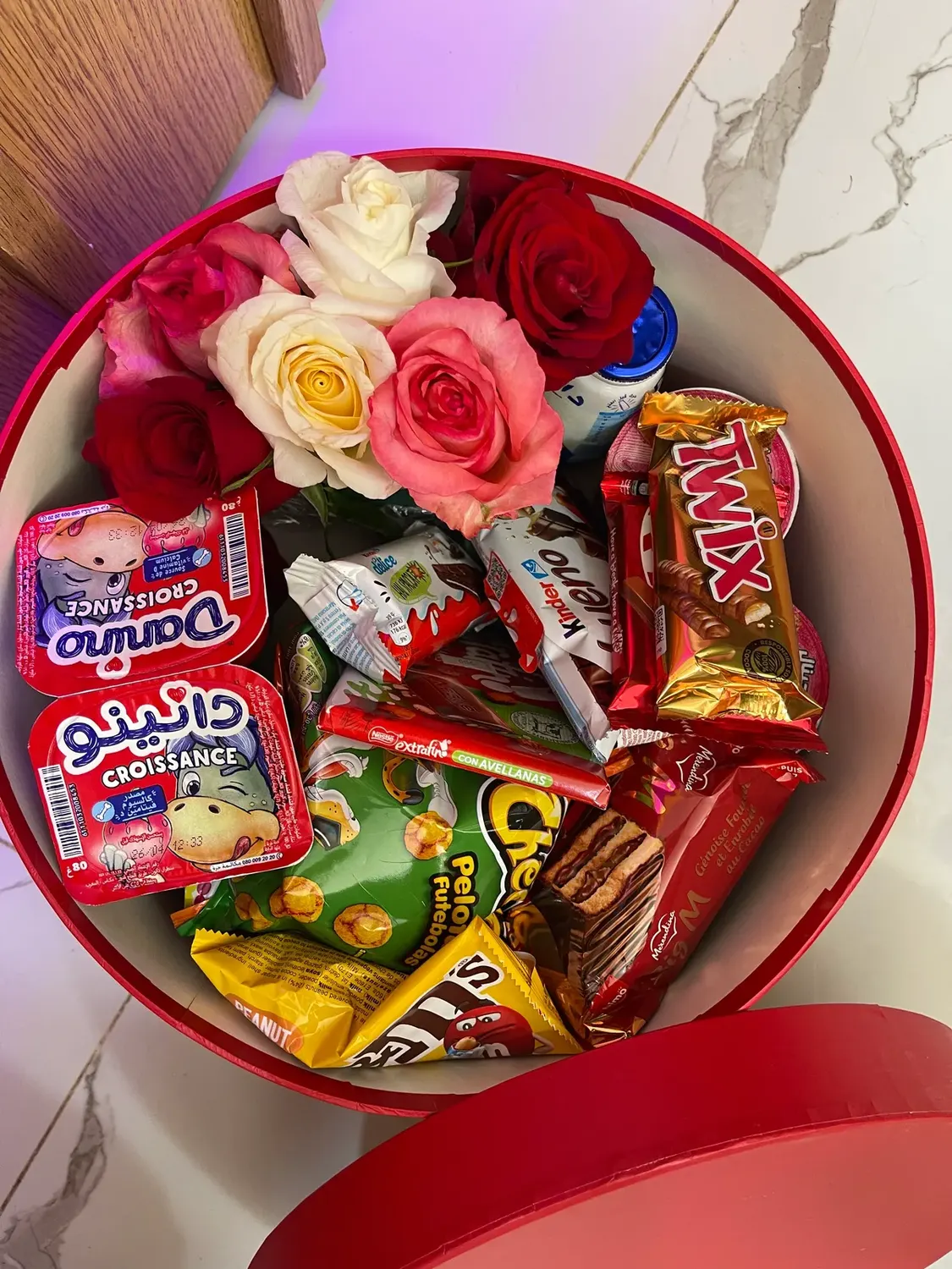 Candy and roses birthday gift box by Joury Flowers