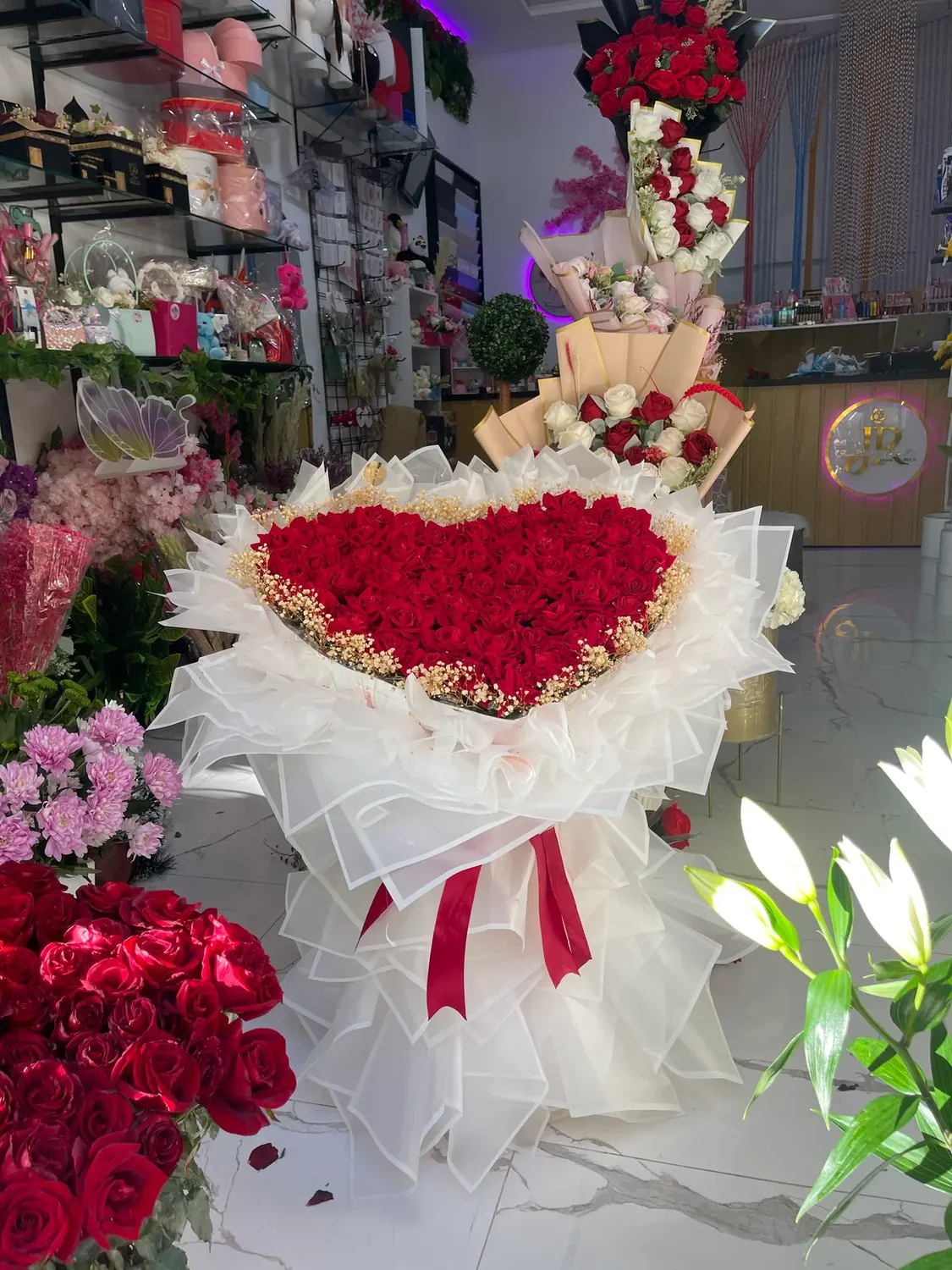 Statement red moment - rose heart