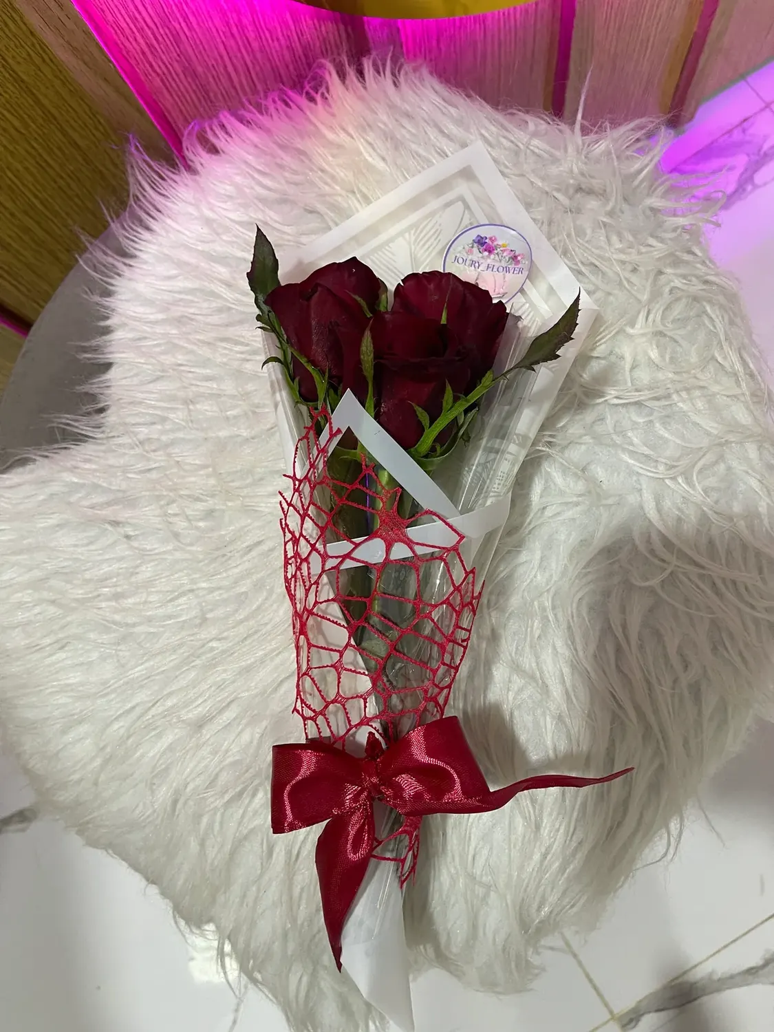 Small romantic gesture - single wrap