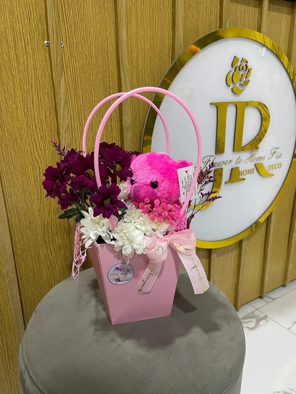 Pastel baby gift by Joury Flowers
