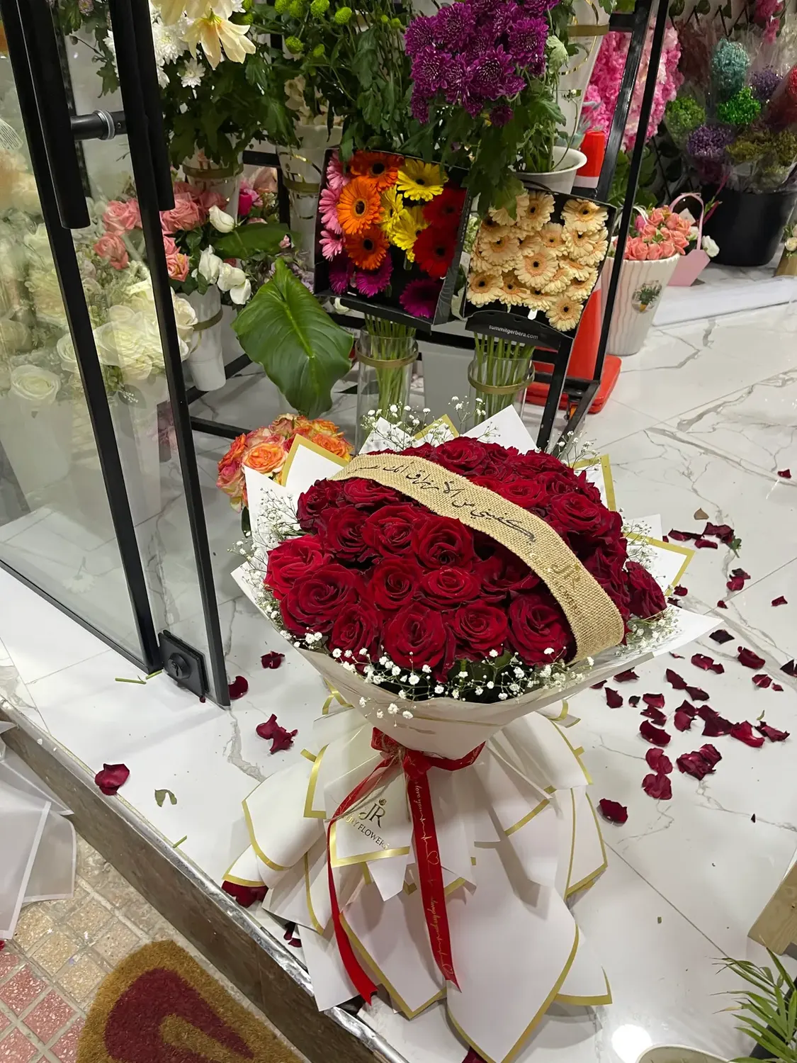 Rose aisle moment by Joury Flowers