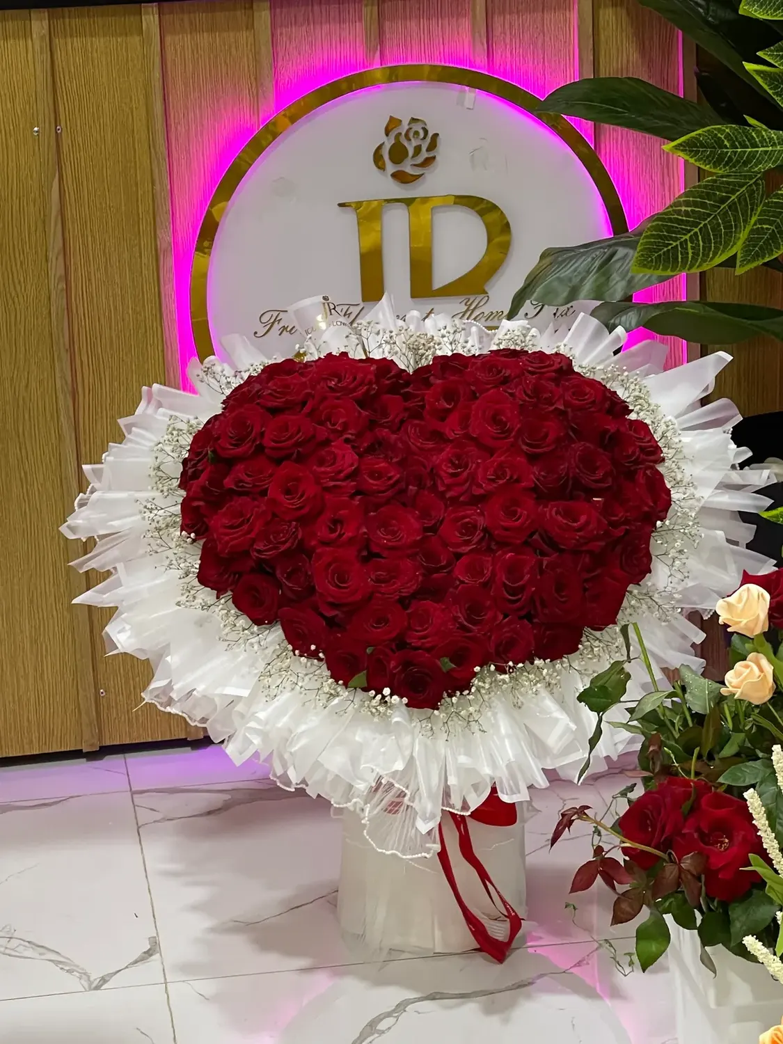 Heart rose centerpiece by Joury Flowers