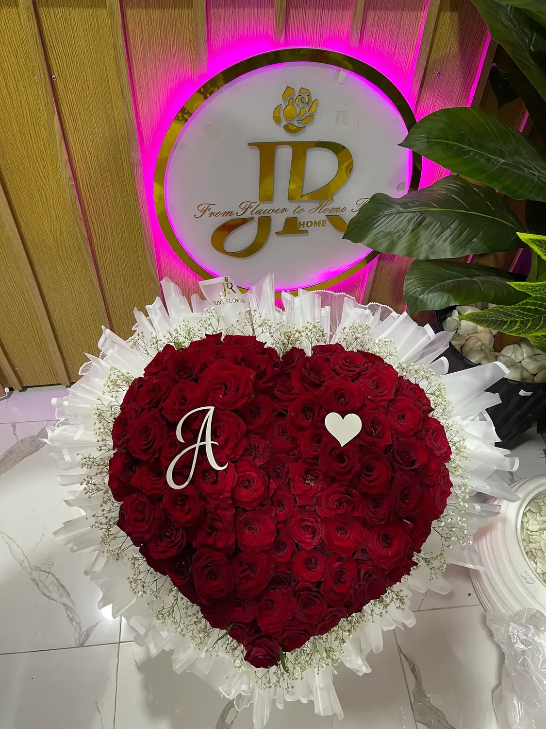 Personalized heart roses by Joury Flowers