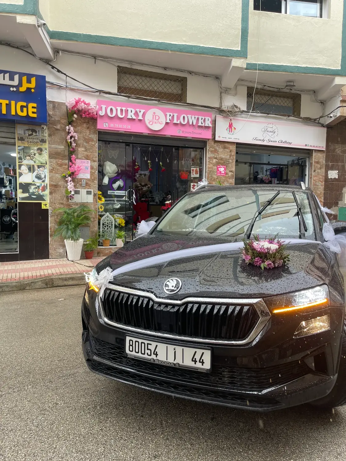 Clean Front Accent car decoration by Joury Flowers