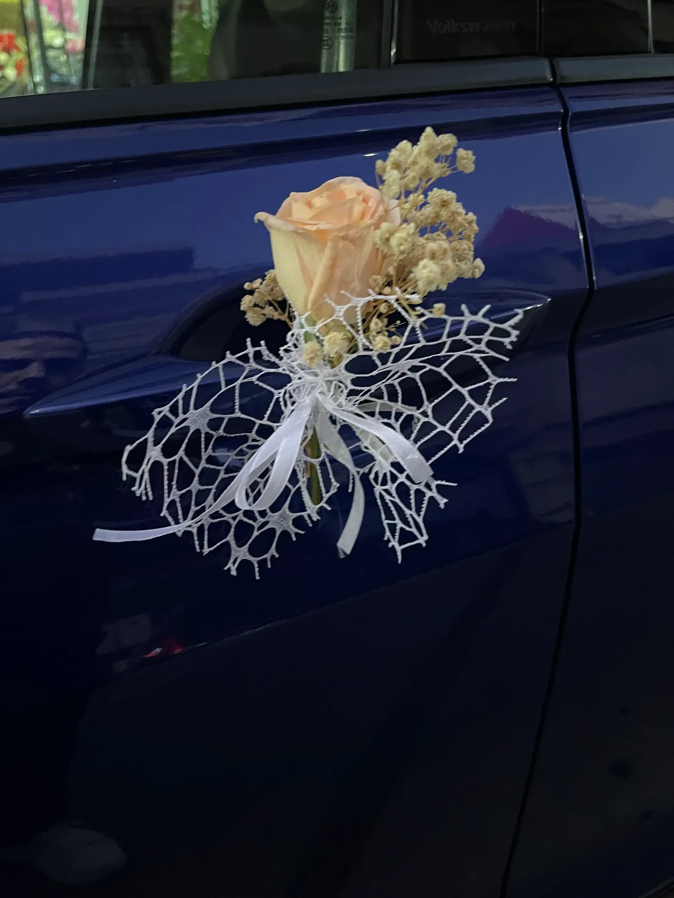 Cream Door Bloom car decoration by Joury Flowers