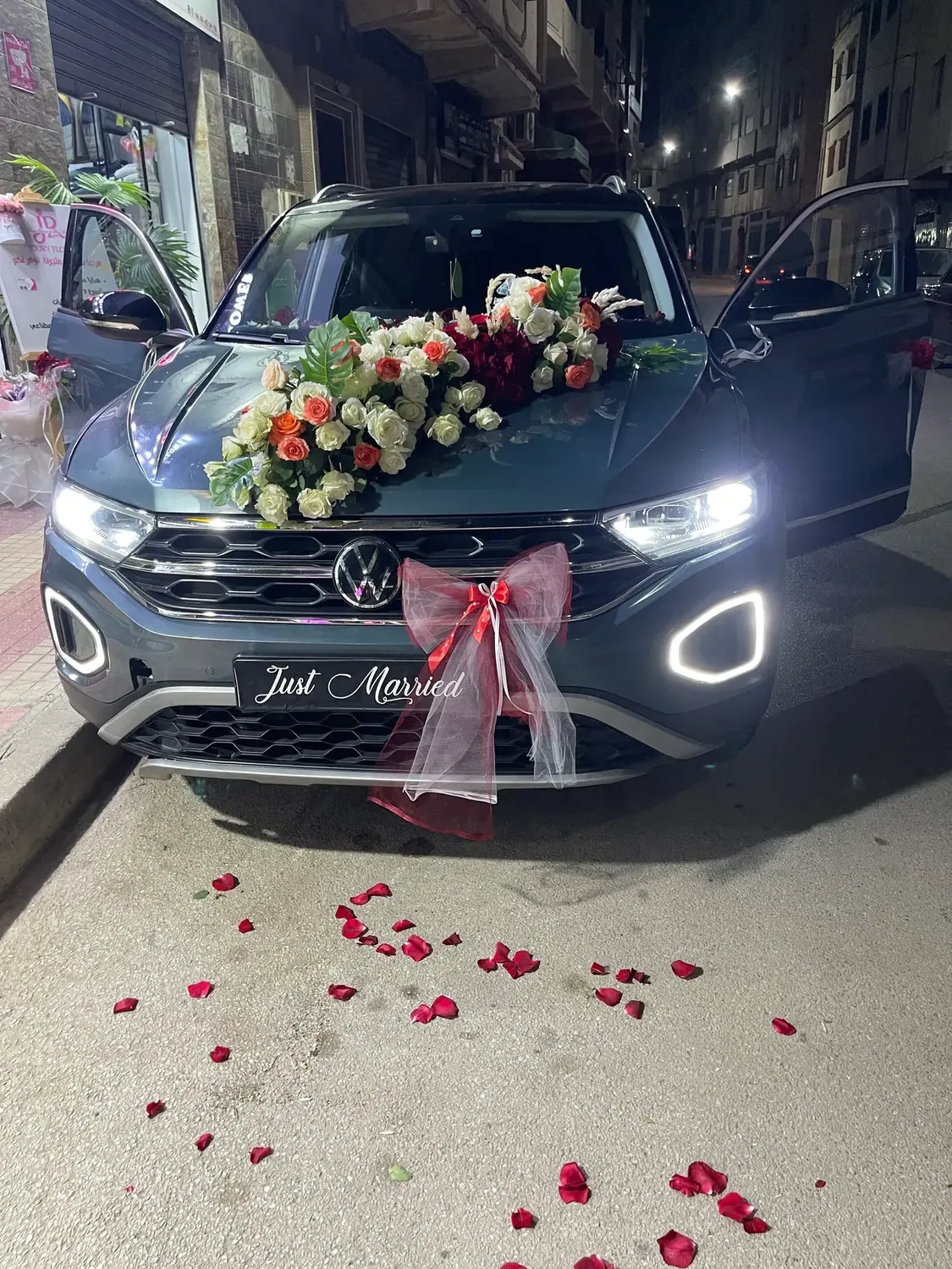 Luxury Front Bloom car decoration by Joury Flowers